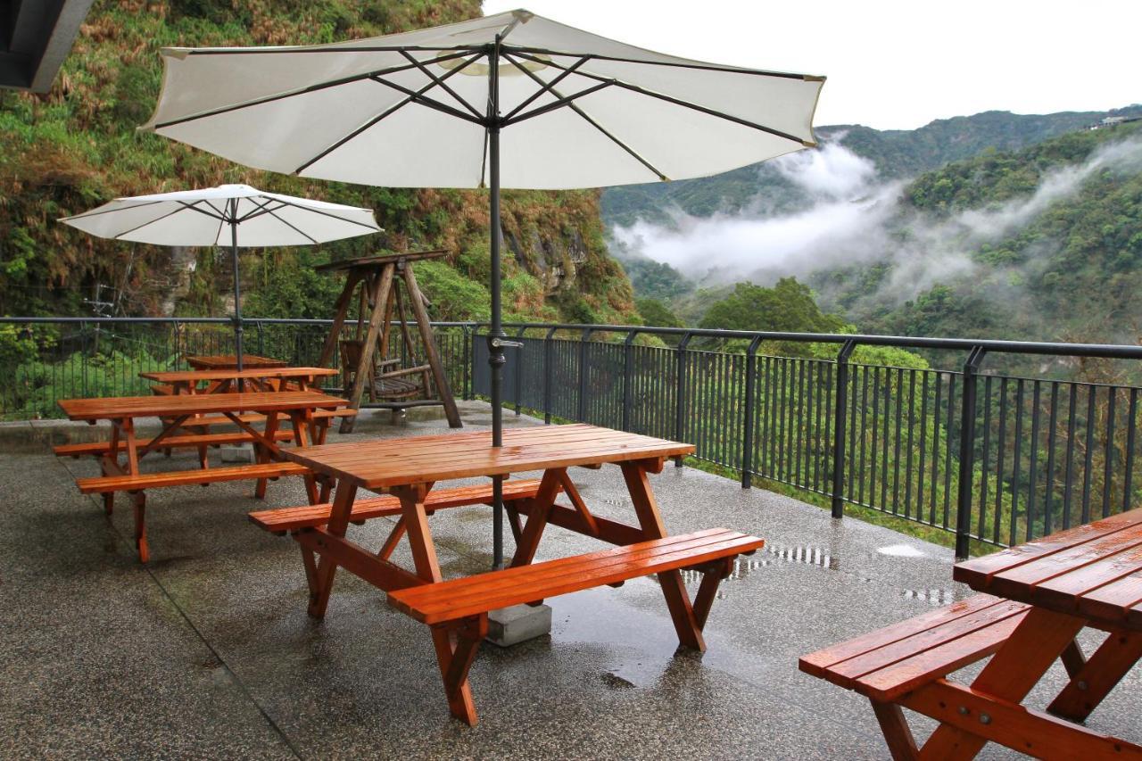 Romeo Inn Zhushan Buitenkant foto